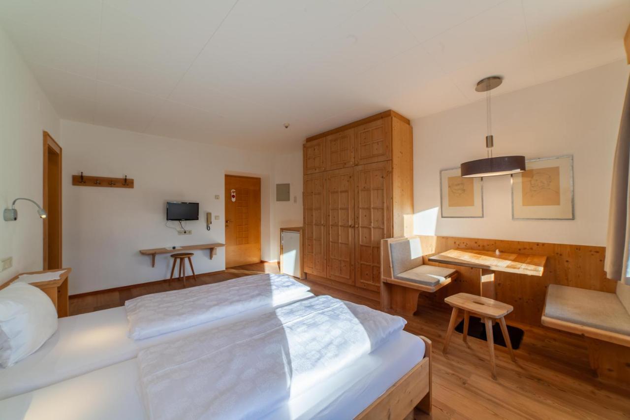 Hotel Greif Malles Venosta Exteriér fotografie