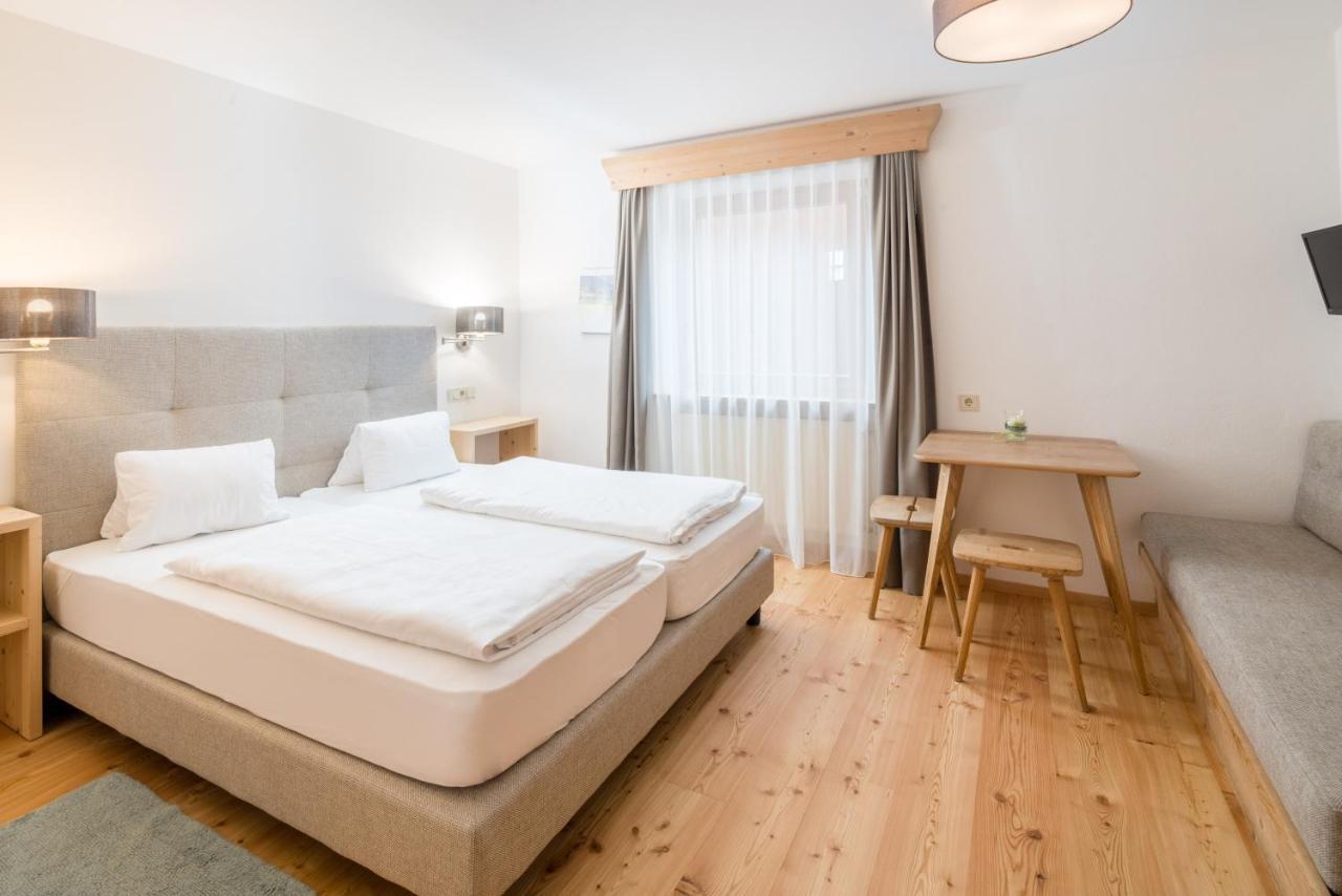 Hotel Greif Malles Venosta Exteriér fotografie